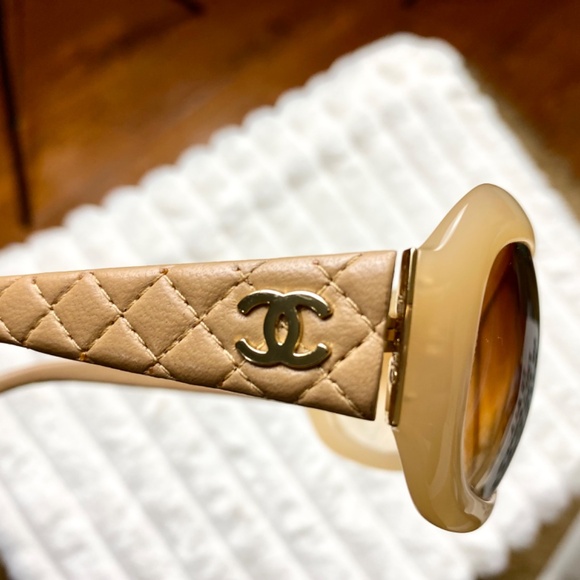 CHANEL Vintage Logo Quilted Sunglasses - Picture 4 of 9
